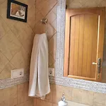 Casa Calma Con Patio. A 500 M De Puente Nuevo