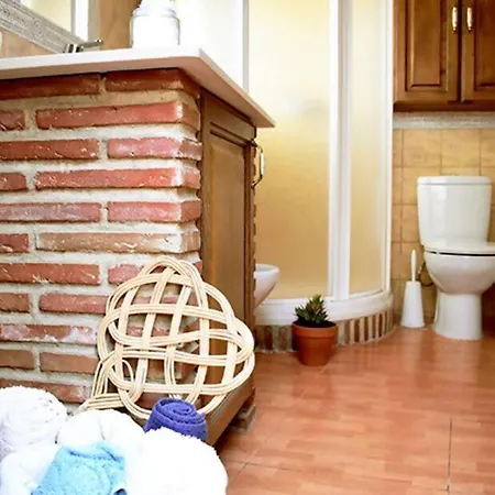 Casa Calma Con Patio. A 500 M De Puente Nuevo Ronda