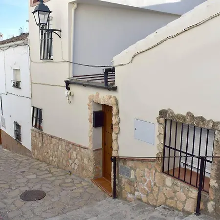 Casa Calma Con Patio. A 500 M De Puente Nuevo *