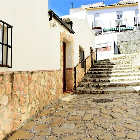 Casa Calma Con Patio. A 500 M De Puente Nuevo