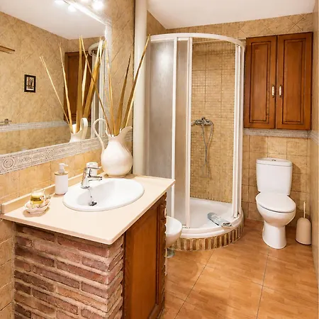Casa Calma Con Patio. A 500 M De Puente Nuevo * Ronda